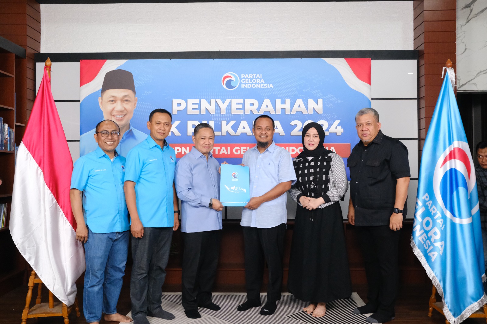 Ketua Umum Partai Gelora Anis Matta Serahkan Surat Keputusan (SK) B1-KWK Pada Andi Sudirman-Fatma di Pilgub Sulsel