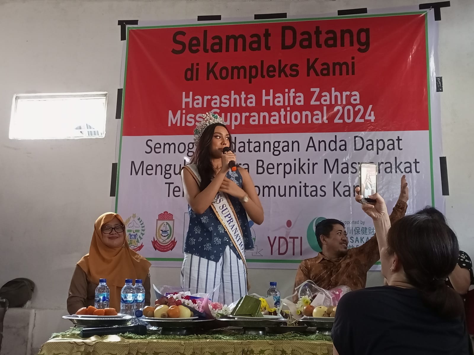 Miss Supranational 2024 Harastha Berkunjung ke Kompleks Kusta di Makassar
