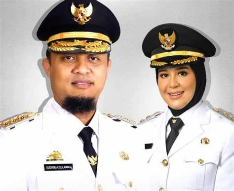 Pilgub Sulsel: Berkat ‘Buah Tangan’ di Pinrang, Andi Sudirman-Fatmawati Disambut Meriah Warga