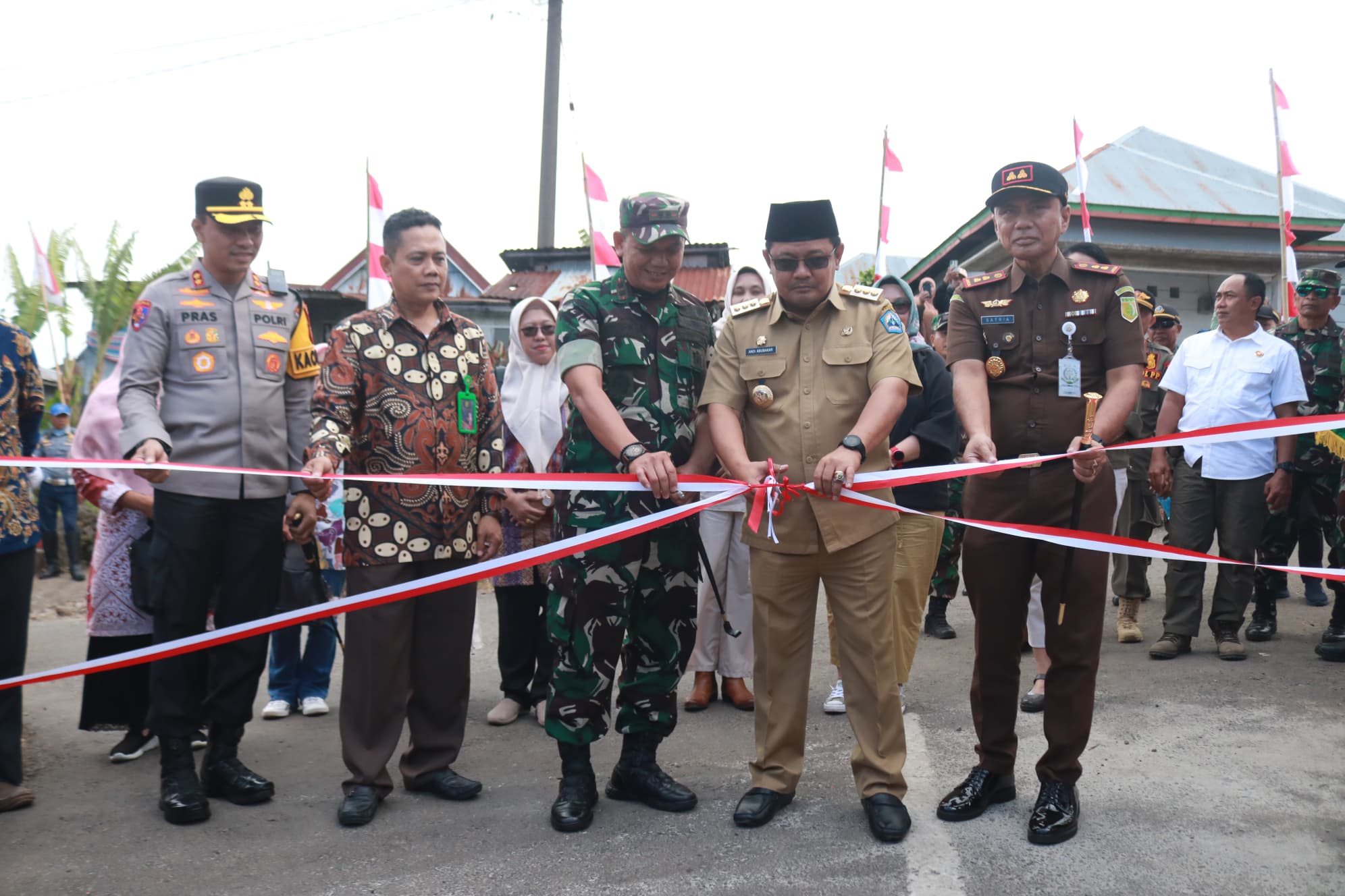 PJ Bupati Bantaeng Andi Abu Bakar Gunting Pita Resmikan Kampung Pancasila di Desa Bonto Lojong