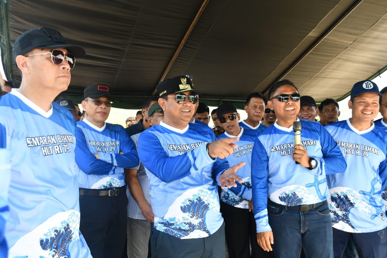 PJ Gubernur Sulbar Rayakan HUT RI Ke-79 dengan Pelepasan Terumbu Karang Buatan