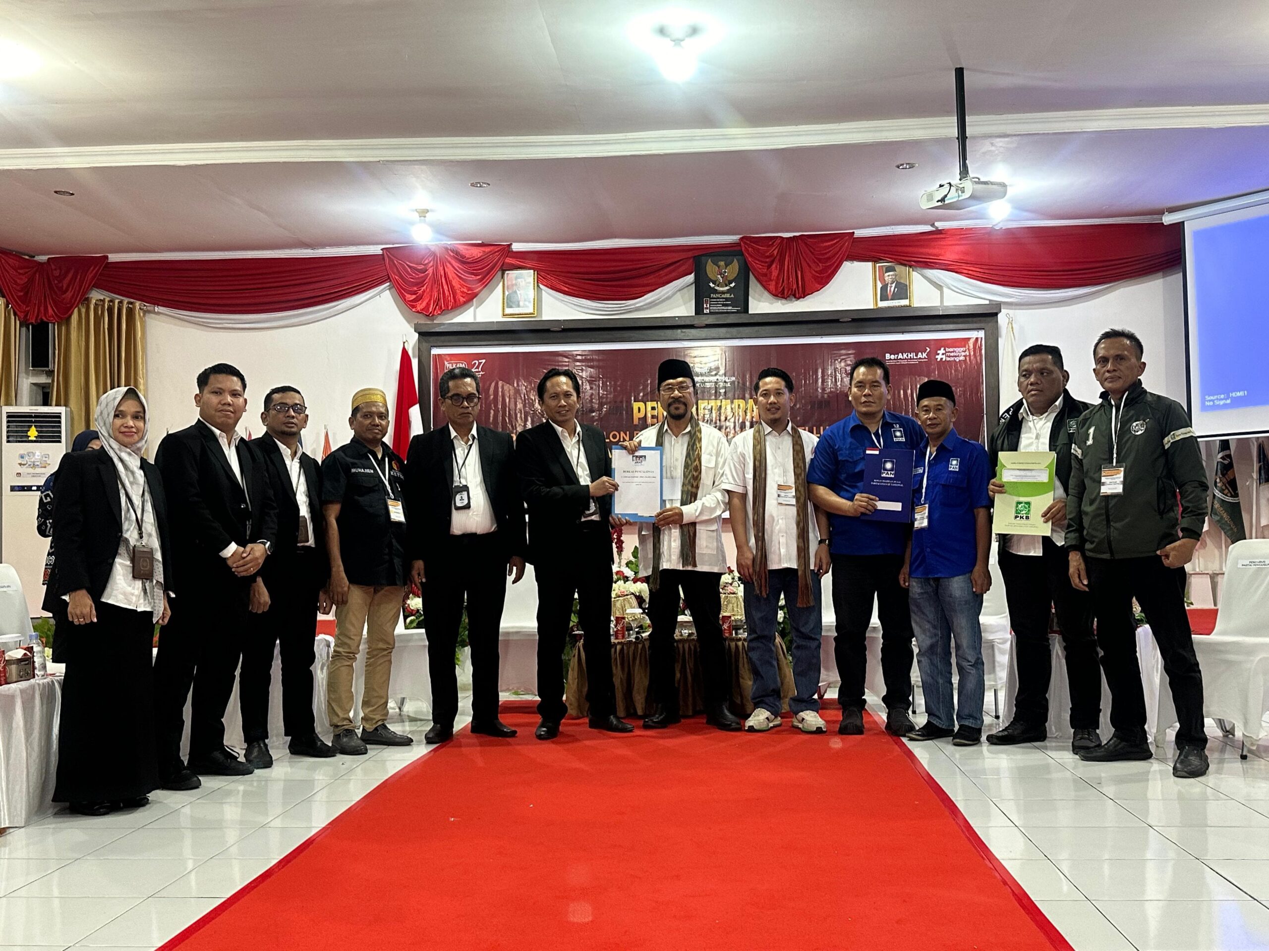 Pasangan Arsyad Fajar Daftar Pilkada Lutra dengan Dukungan Ribuan Simpatisan