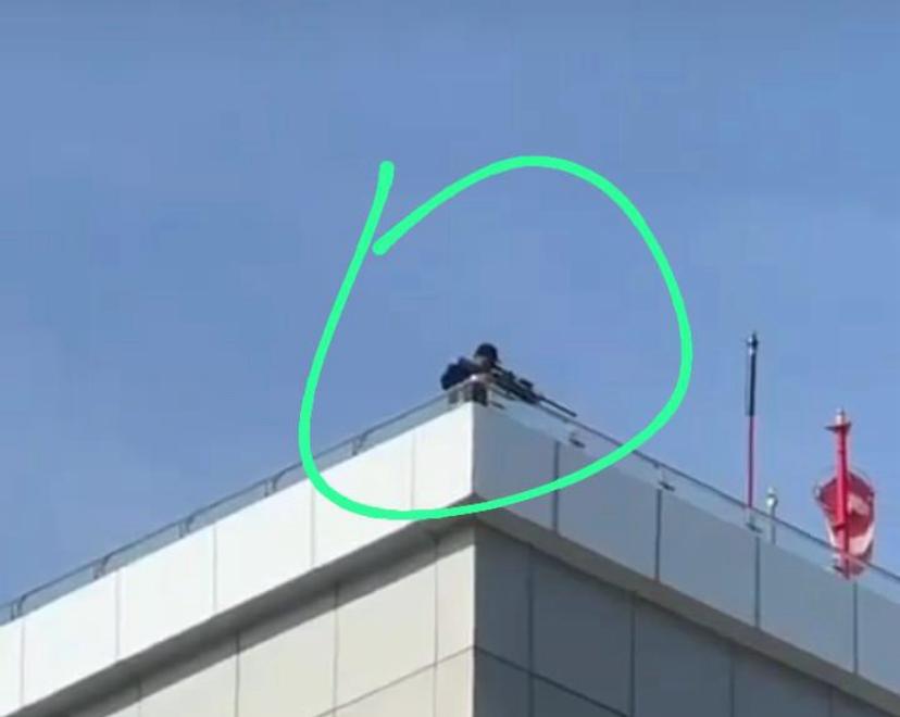 Penampakan Sniper Gegerkan Aksi Demonstrasi Kawal Putusan MK di Makassar