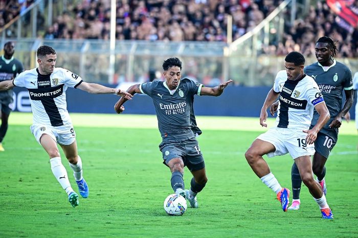 Pertandingan AC Milan Vs Parma di Stadion Ennio Tardini Serie A Italia