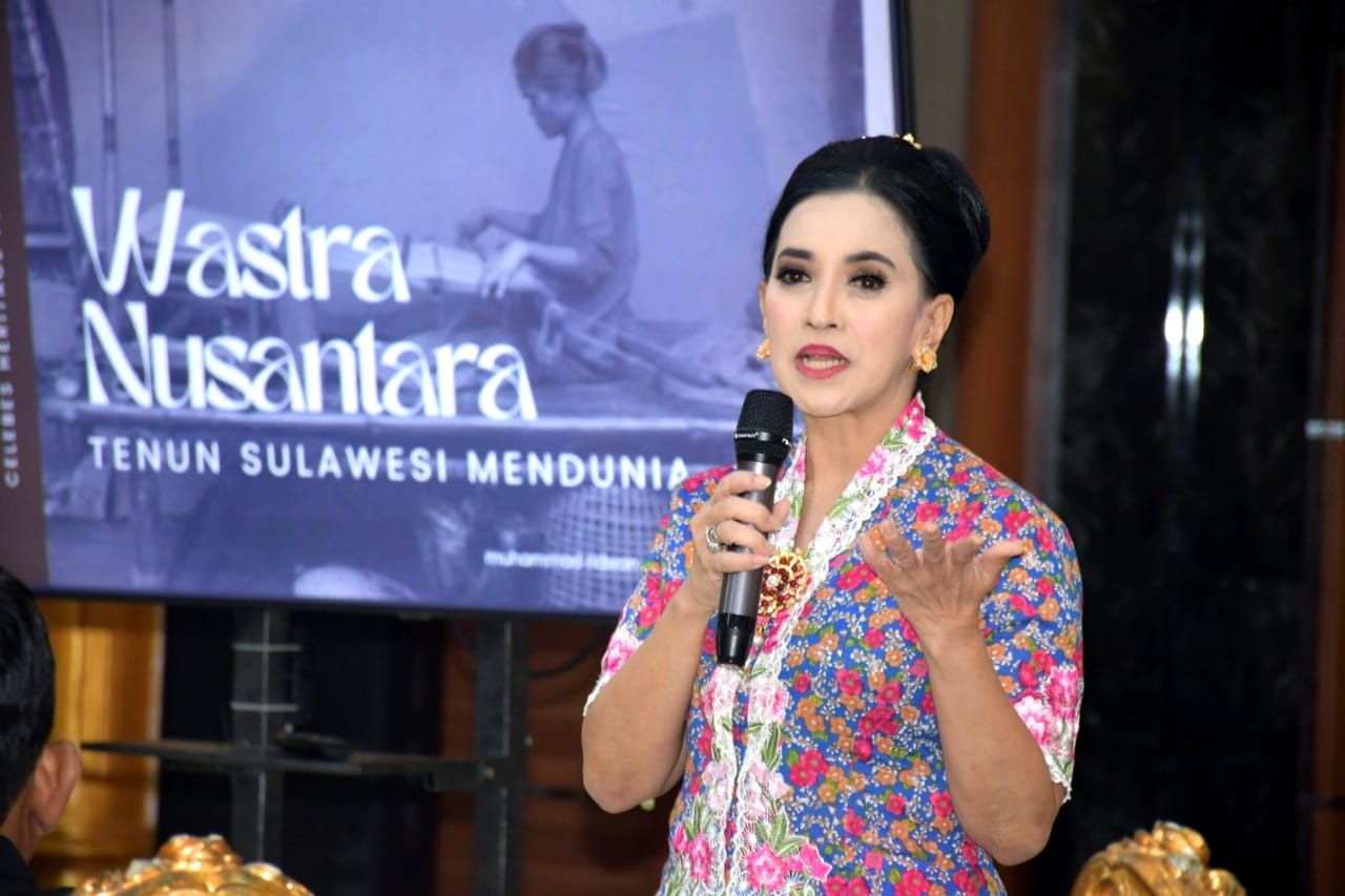 Pj Bahtiar Apresiasi Ibu Kapolda Sulbar Perhatikan Budaya Tenun Mandar