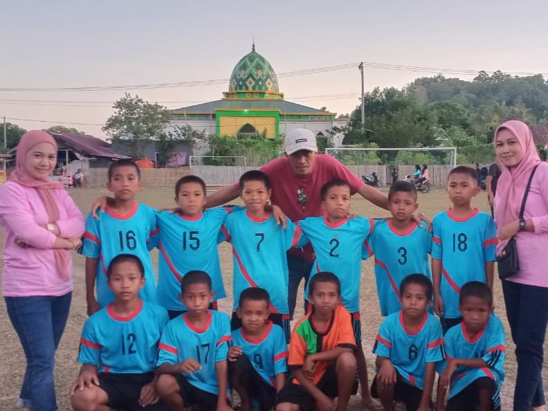 Duel Sepakbola SD Labuang Mangatti-Labuang Marege Meriahkan Perayaan HUT RI di Selayar