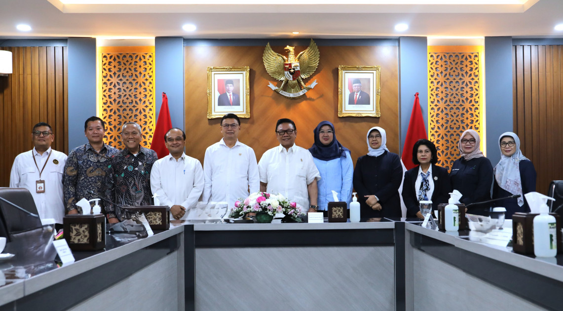 Kepala BPOM RI Taruna Ikrar menyambangi kantor Dewan Pertimbangan Presiden (Wantimpres) untuk menemui anggota Wantimpres Agung Laksono