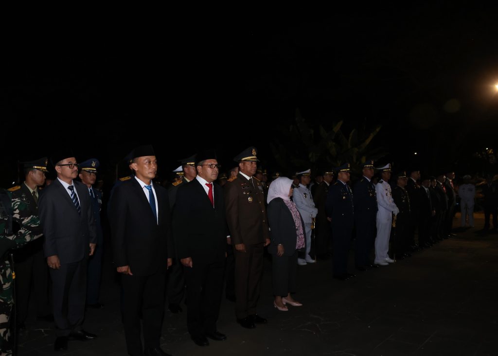 Danny Pomanto Berkhidmat pada Apel Kehormatan dan Renungan Suci di TMP Panaikang