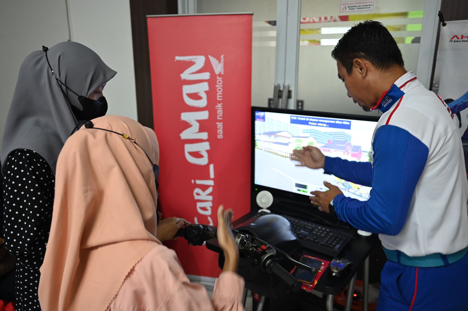 Asmo Sulsel Berikan Edukasi Safety Riding kepada Mahasiswa Unhas
