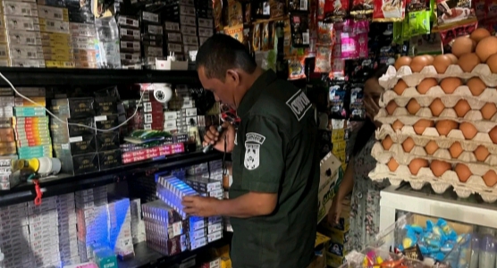 Bea Cukai Makassar Laksanakan Operasi Gempur Rokok Ilegal