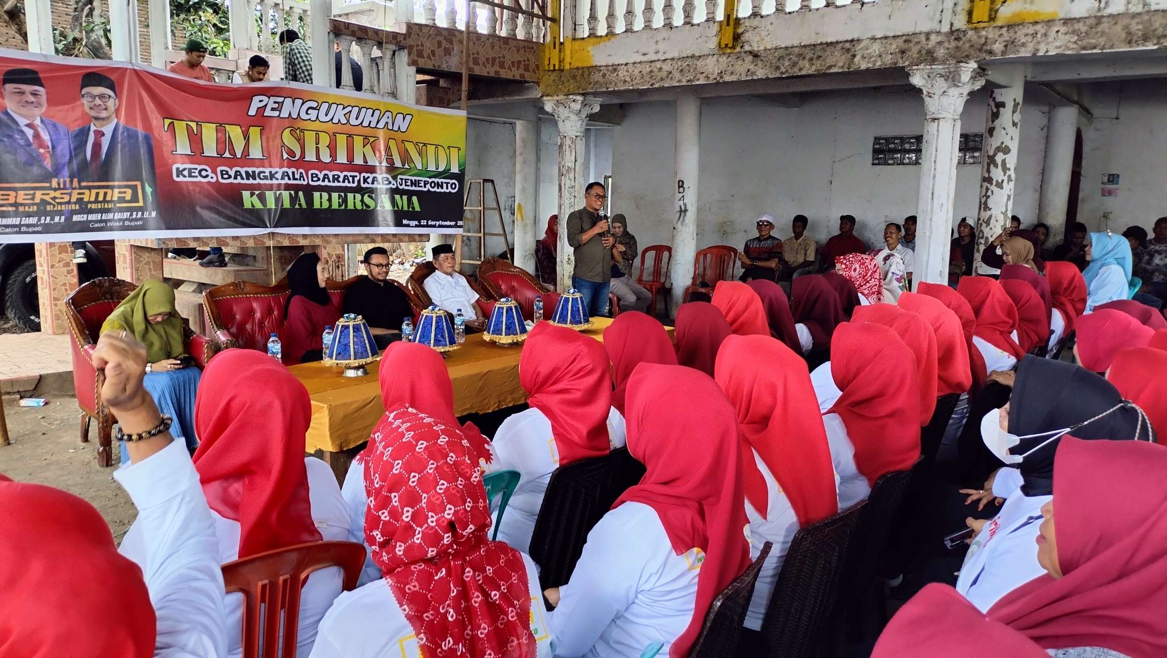 Perkuat Kemenangan, Paslon Sarif-Qalby Kukuhkan Tim Srikandi Bangkala Barat