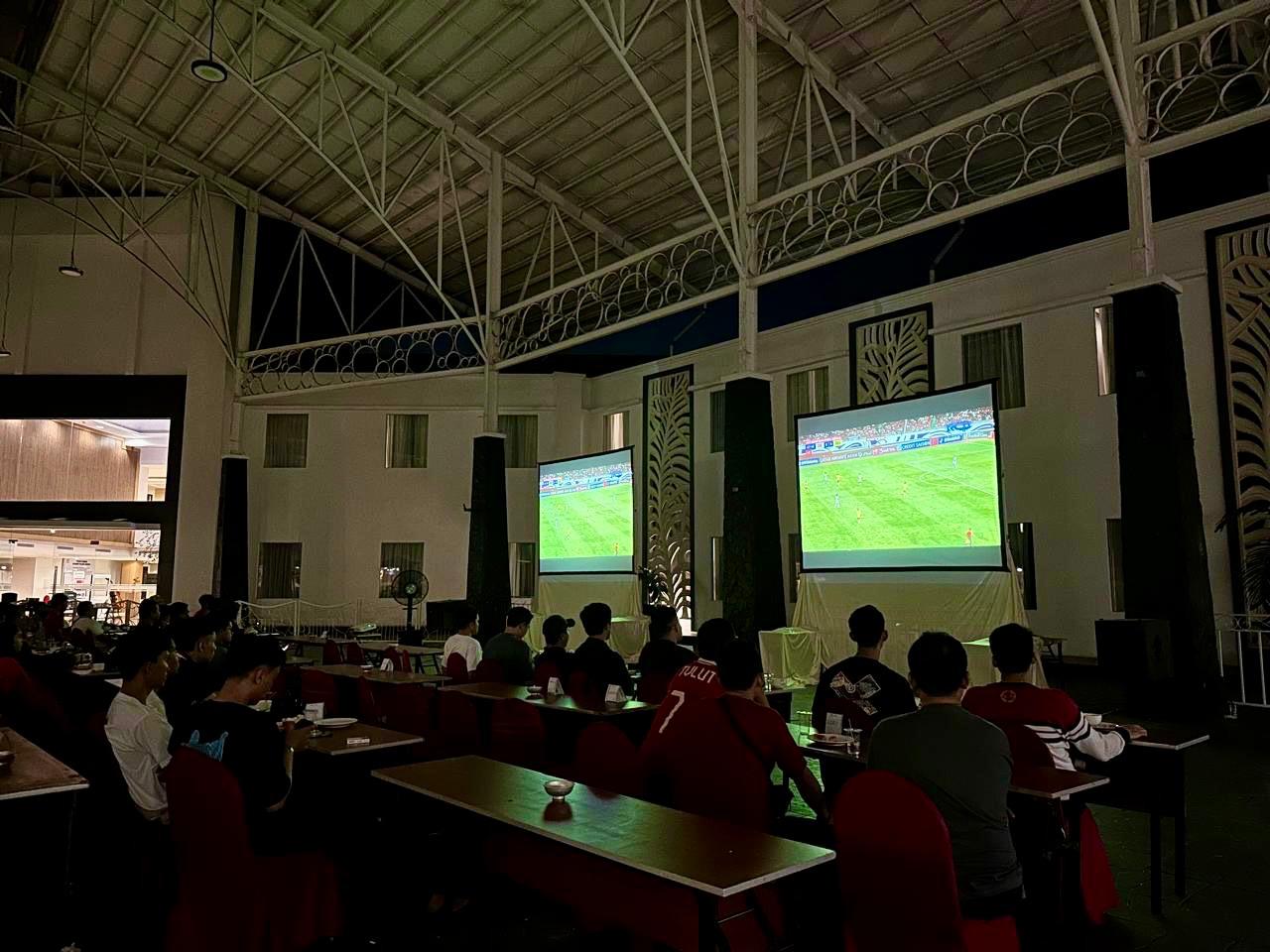 Hotel Swiss-Belinn Panakkukang Makassar Hadirkan Sensasi Nobar Layaknya di Stadion
