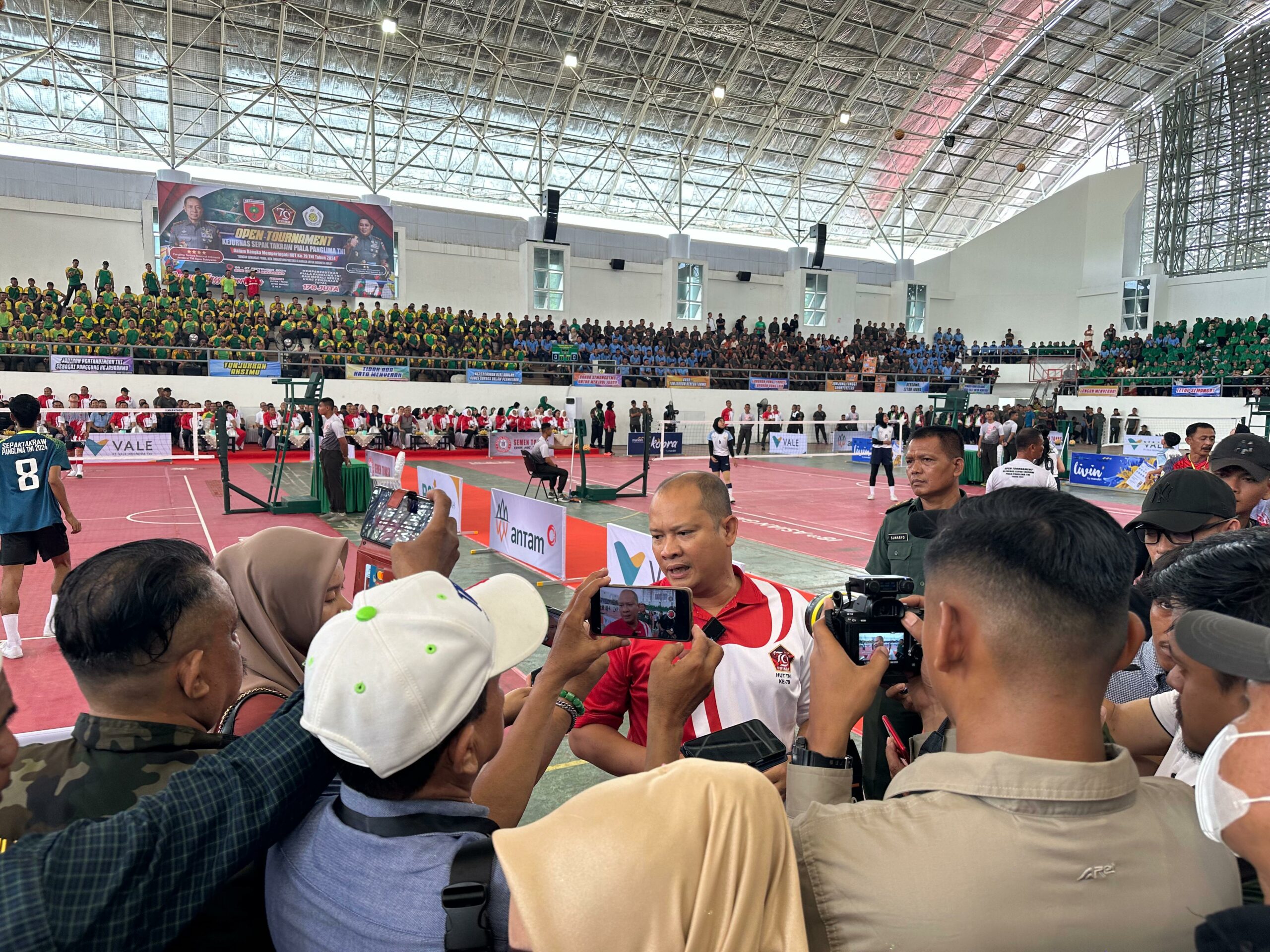 TNI dan Rakyat Bersatu: Kejuaraan Nasional Sepak Takraw di GOR UNHAS Resmi Dibuka Hari Ini.