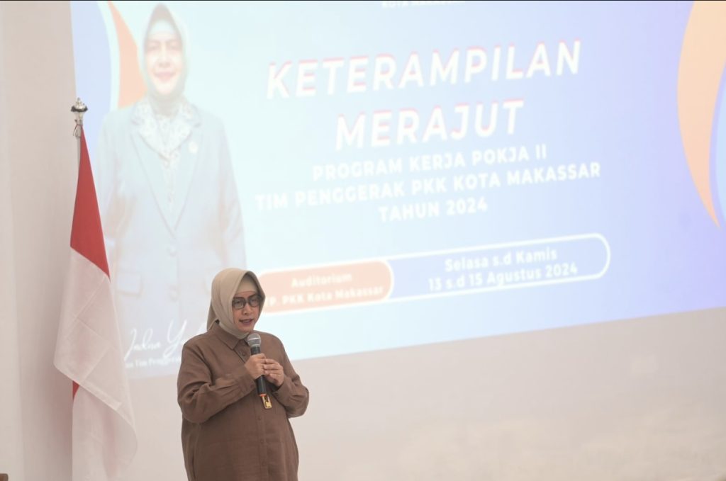 Tingkatkan Semangat Berwirausaha, Ketua TP PKK Kota Makassar Dorong Kader Asah Keterampilan Merajut