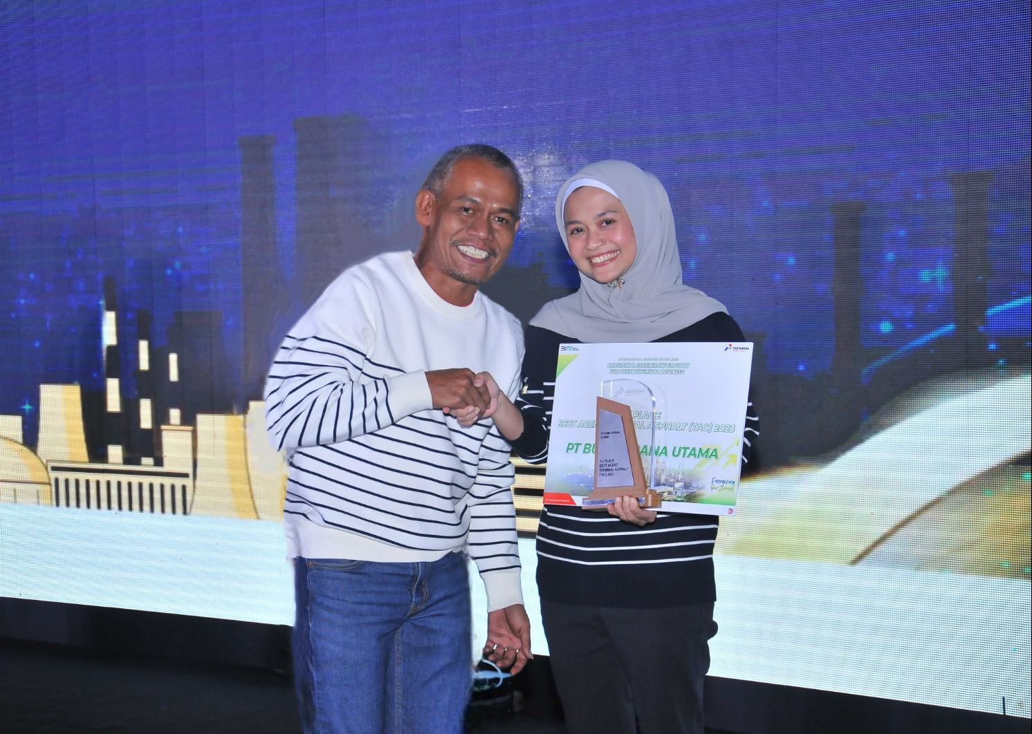 Kalla Aspal Raih Best Agent Terminal Asphalt dari Pertamina Patra Niaga