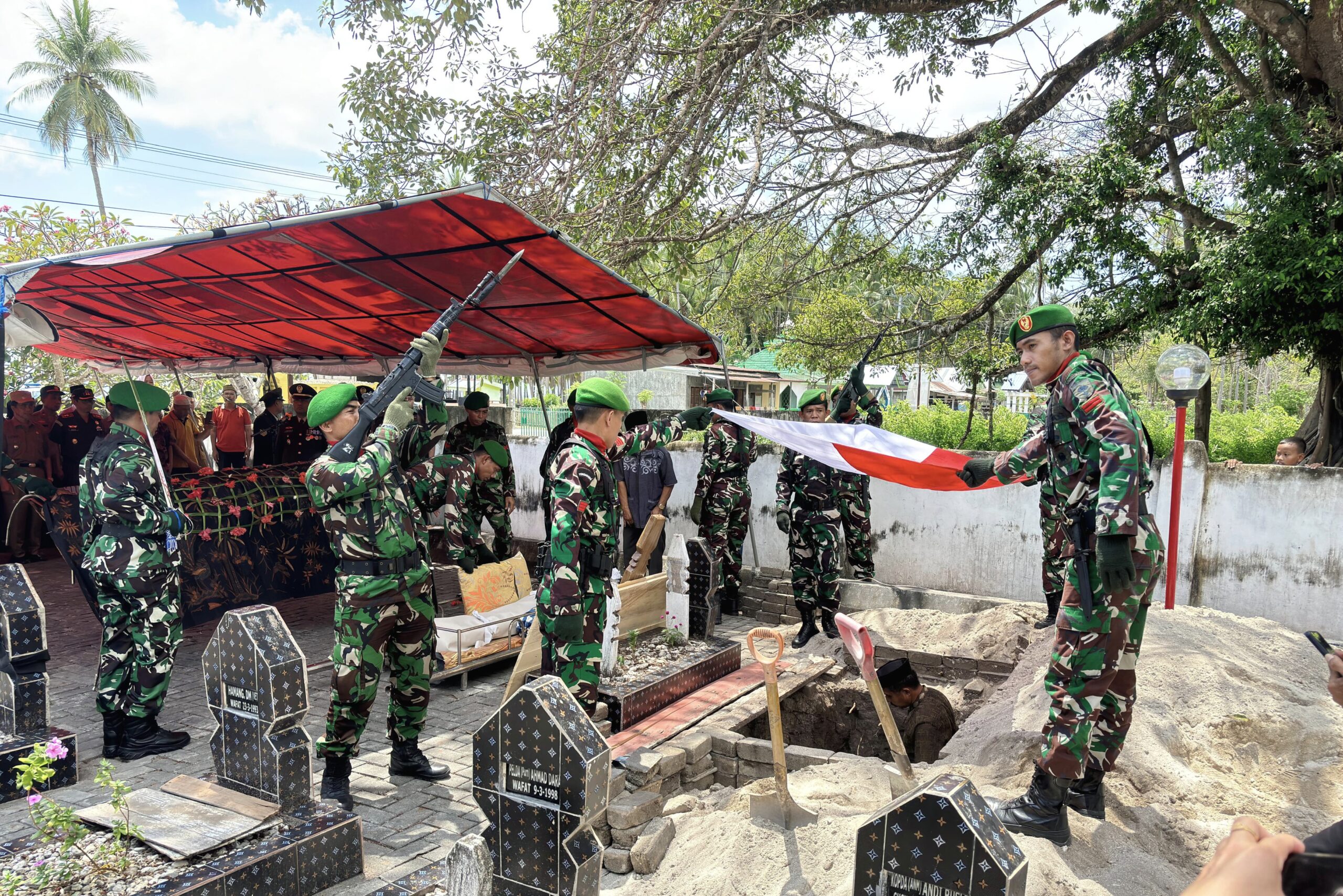 Kapten Purn Abdul Fattah Berpulang, Pemakaman Disertai Apel Persada dan Tembakan Salvo