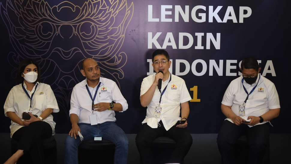 Ketua Umum Kamar Dagang dan Industri (Kadin) Indonesia Arsjad Rasjid Bersama Pengurus