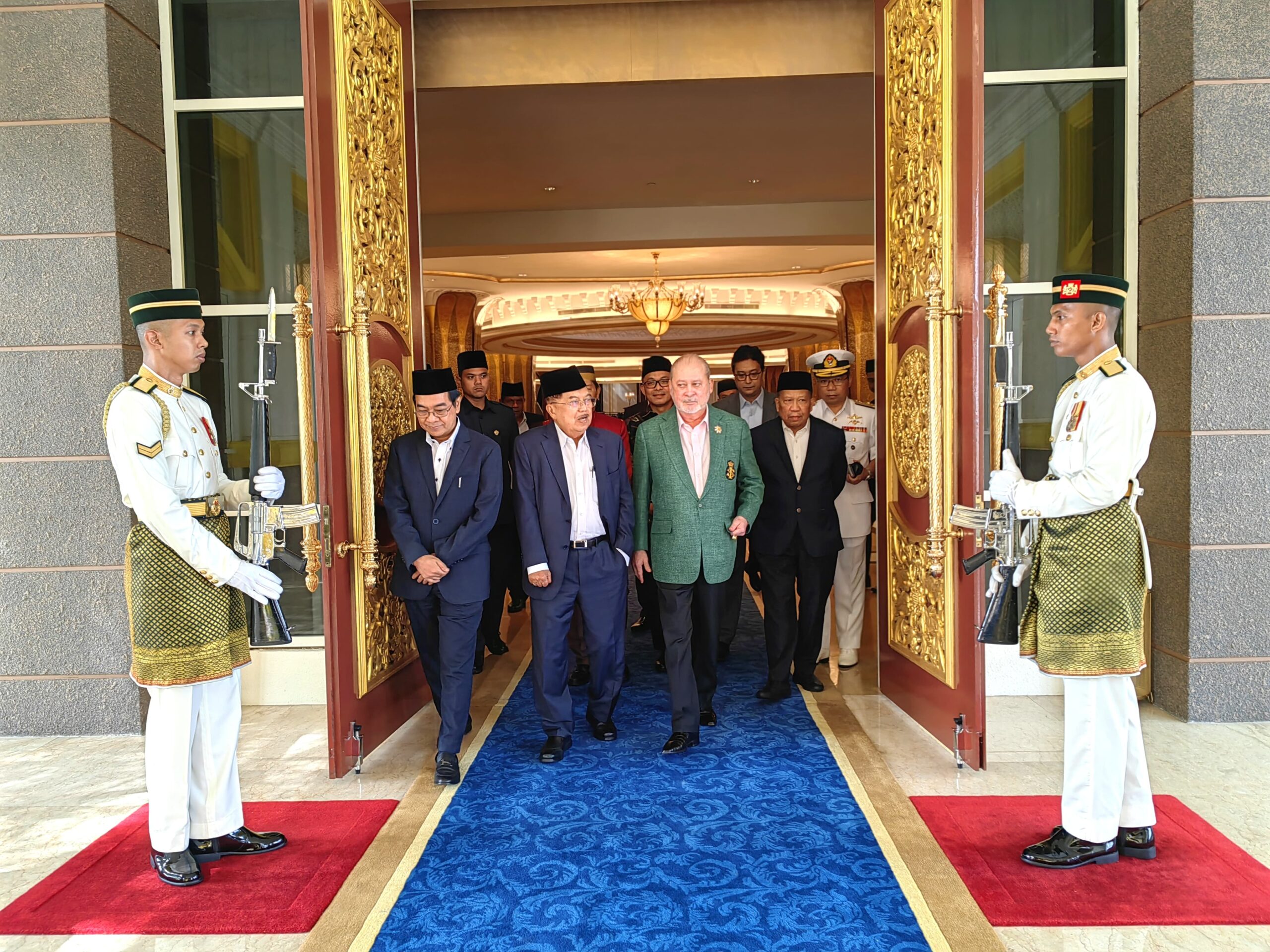 Wakil Presiden RI ke 10 dan 12, Jusuf Kalla atau JK melakukan pertemuan dengan Yang Dipertuan Agong Malaysia Sultan Ibrahim Ibni Sultan Iskandar di Istana Negara Kuala Lumpur