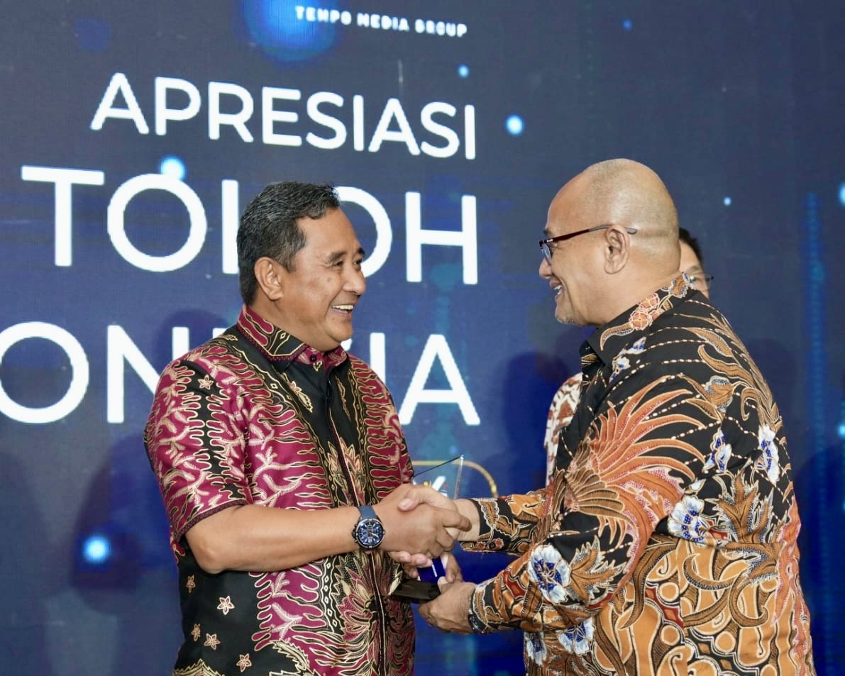 Pj Bahtiar Terima Penghargaan Bidang Lingkungan dan Mitigasi Bencana dari TEMPO