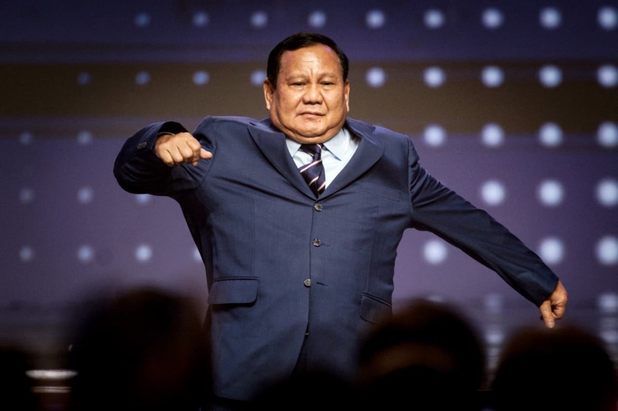 gaya prabowo subianto saat meninggalkan panggung pada acara g3rv