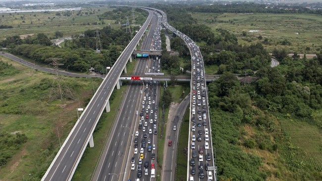 pintu masuk one way digeser ke gt cikampek utama 4 169