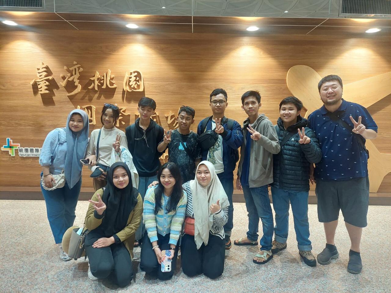 10 Orang Mahasiswa Poltekpar Makassar Peserta Program PKN Saat Tiba di Taiwan
