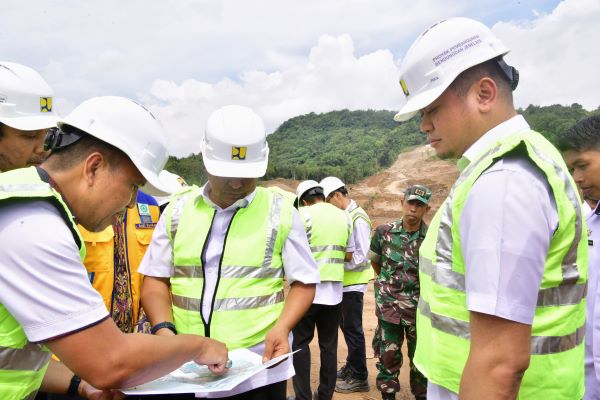 Pj Gubernur Melakukan Inspeksi di Bendungan Jenelata untuk Memastikan Proyek Strategis Nasional di Sulsel Berjalan Lancar
