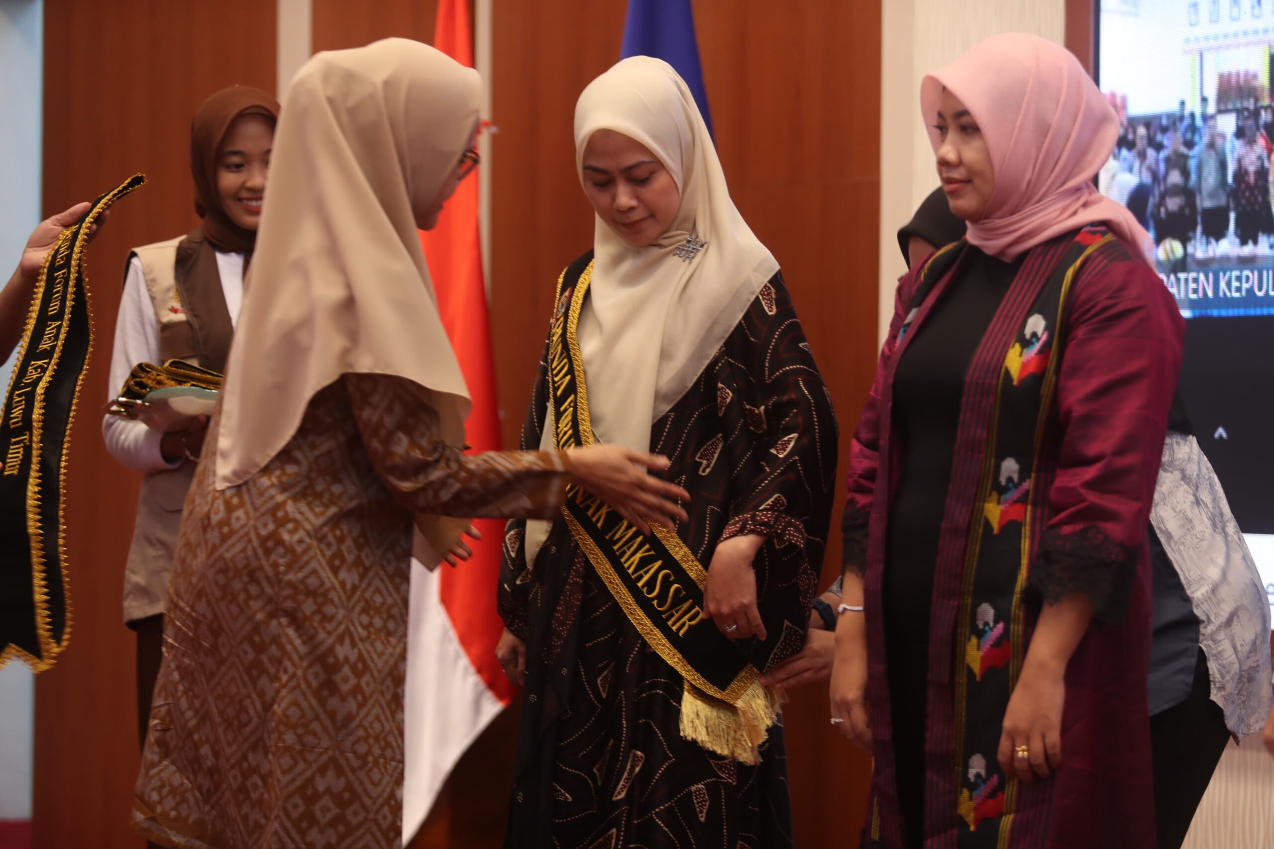 Andi Tenri Anna Dikukuhkan sebagai Bunda Forum Anak Daerah Makassar 2024-2025