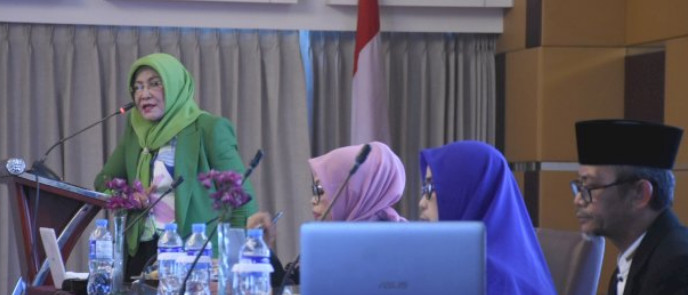 Apiaty Amin Syam Ajak Warga Makassar Lestarikan Lingkungan Sekitar