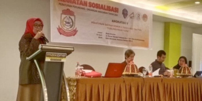 Apiaty Amin Syam Sebut Perda Perlindungan Guru Buat Mereka Nyaman Men 700x351