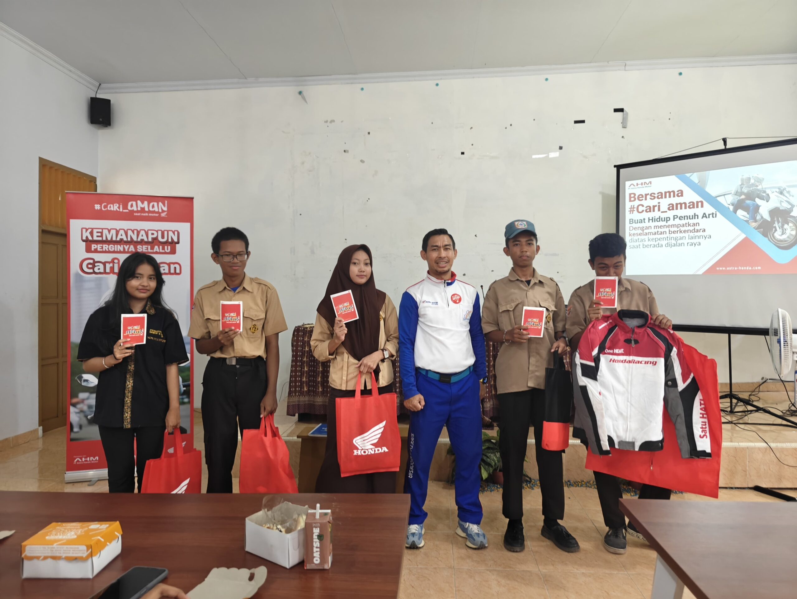 Asmo Sulsel Edukasi Keselamatan Berkendara Siswa SMK 5 dan SMK 6 Makassar