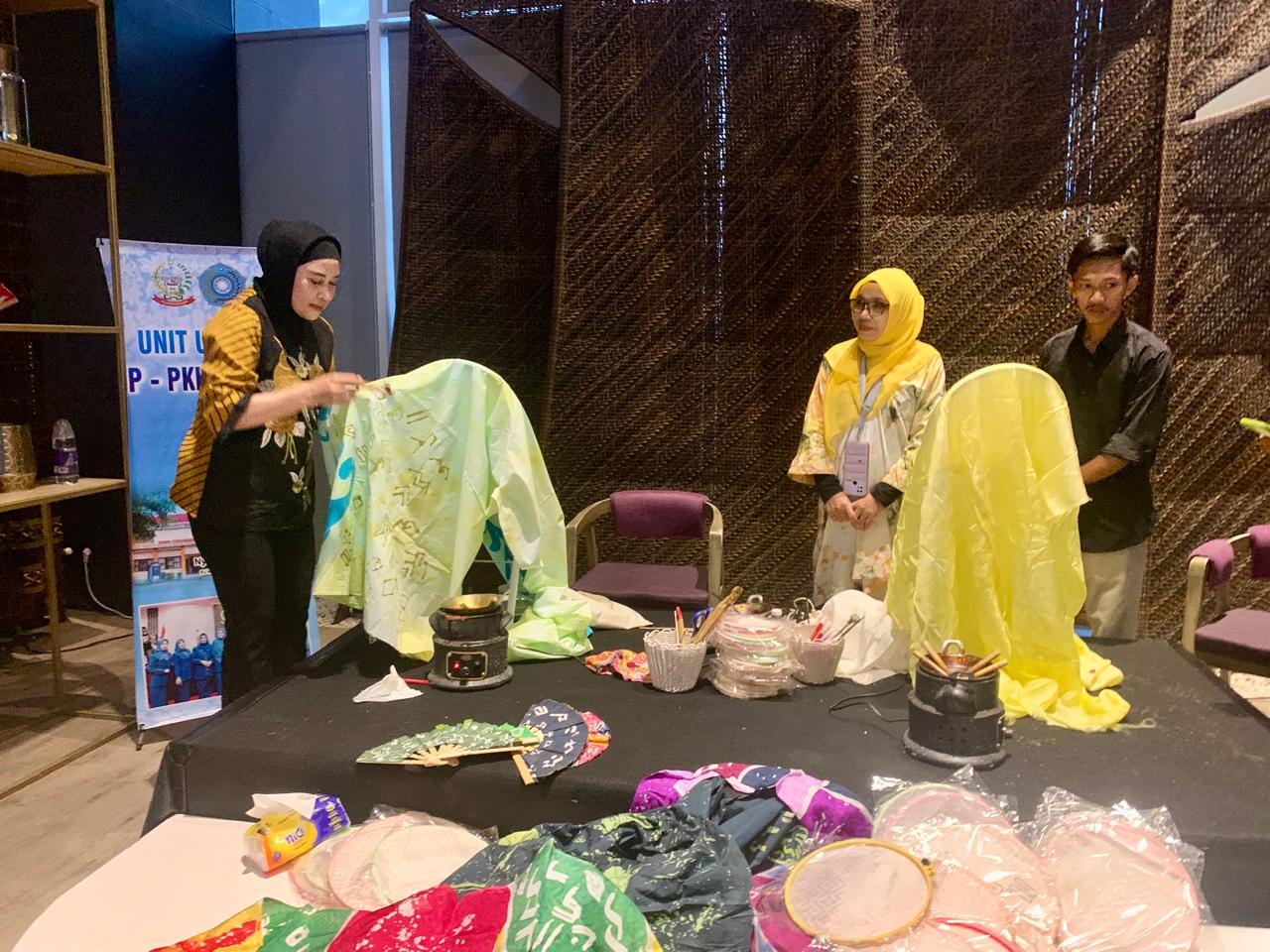 Hotel Mercure Nexa Pettarani Hadirkan Karnaval Batik di Hari Batik Nasional 2024