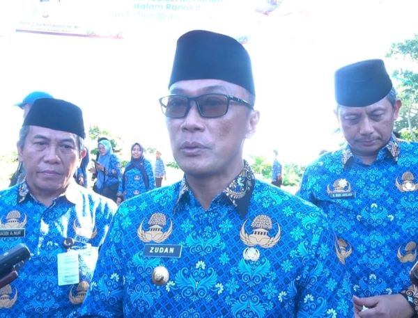 Pj Gubernur Prof Zudan Ajak Masyarakat Menanam 2,9 Juta Pohon