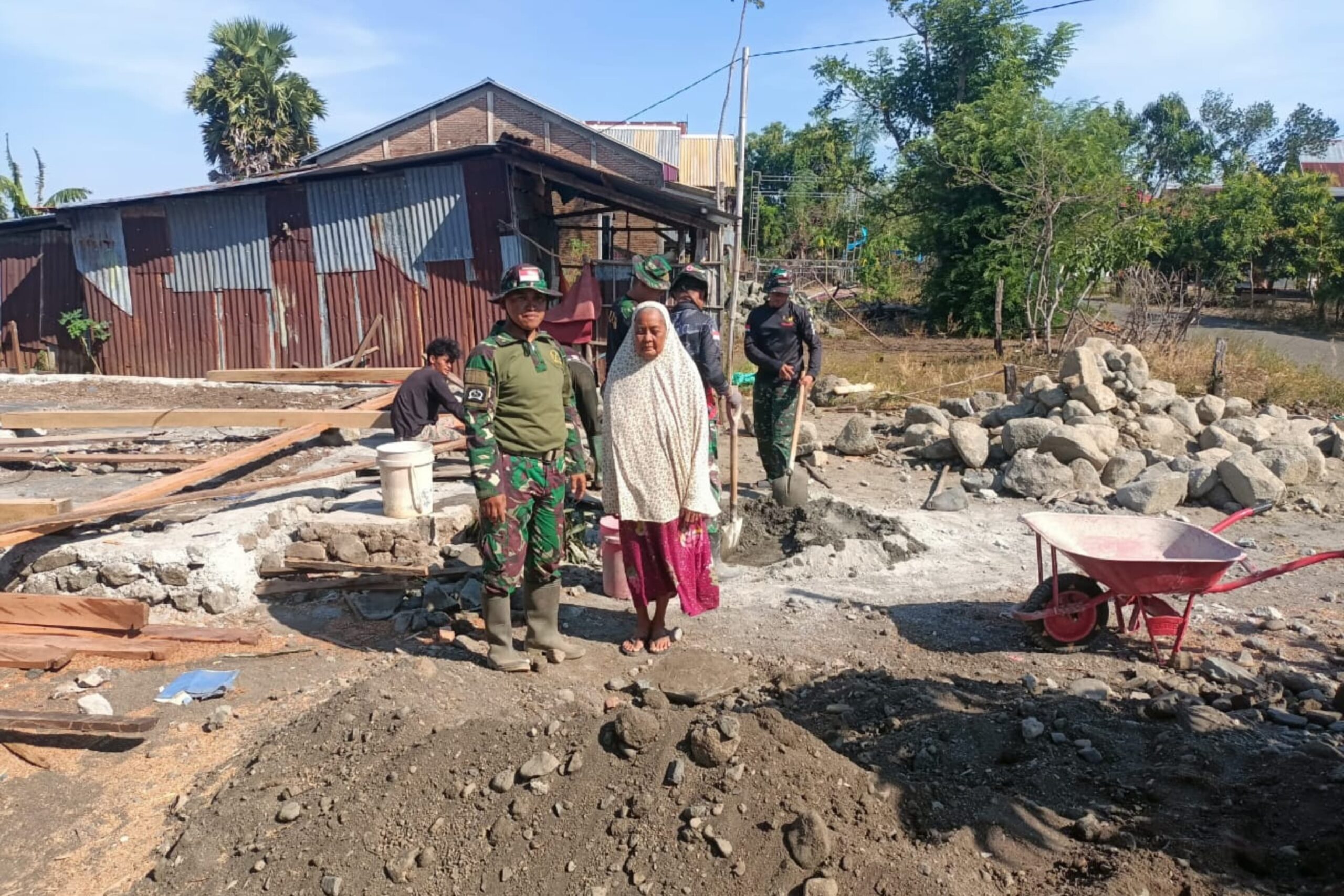 Satgas TMMD Ke-122 Kodim Jeneponto Rehabilitasi Rumah Warga Kurang Mampu