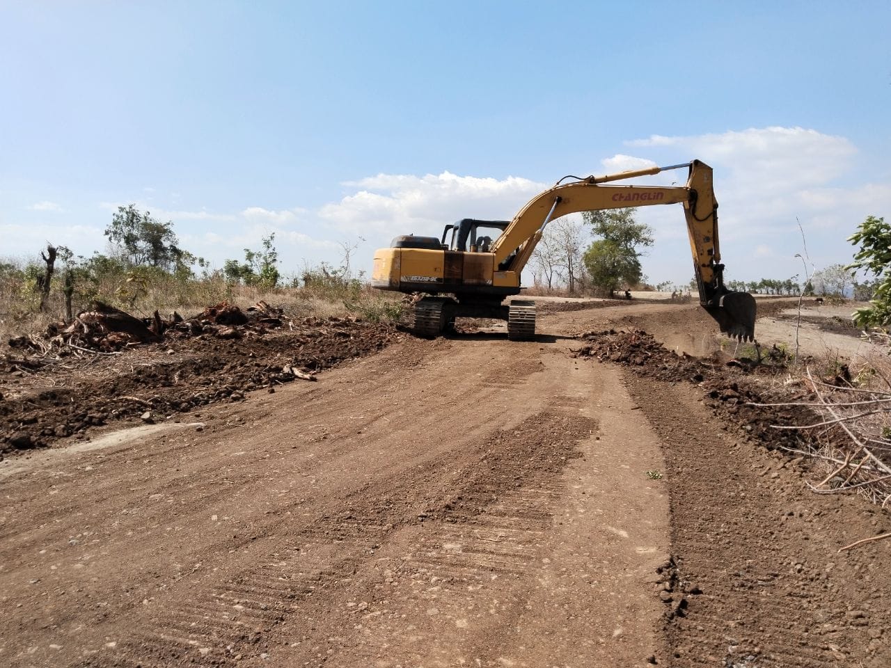 Perintisan Jalan di TMMD Ke-122 Kodim Jeneponto Terus Dipacu