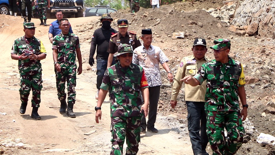 Kunker di TMMD 122, Dansatgas Sambut Hangat Tim Wasev Brigjen TNI Heri Dwi Subagyo
