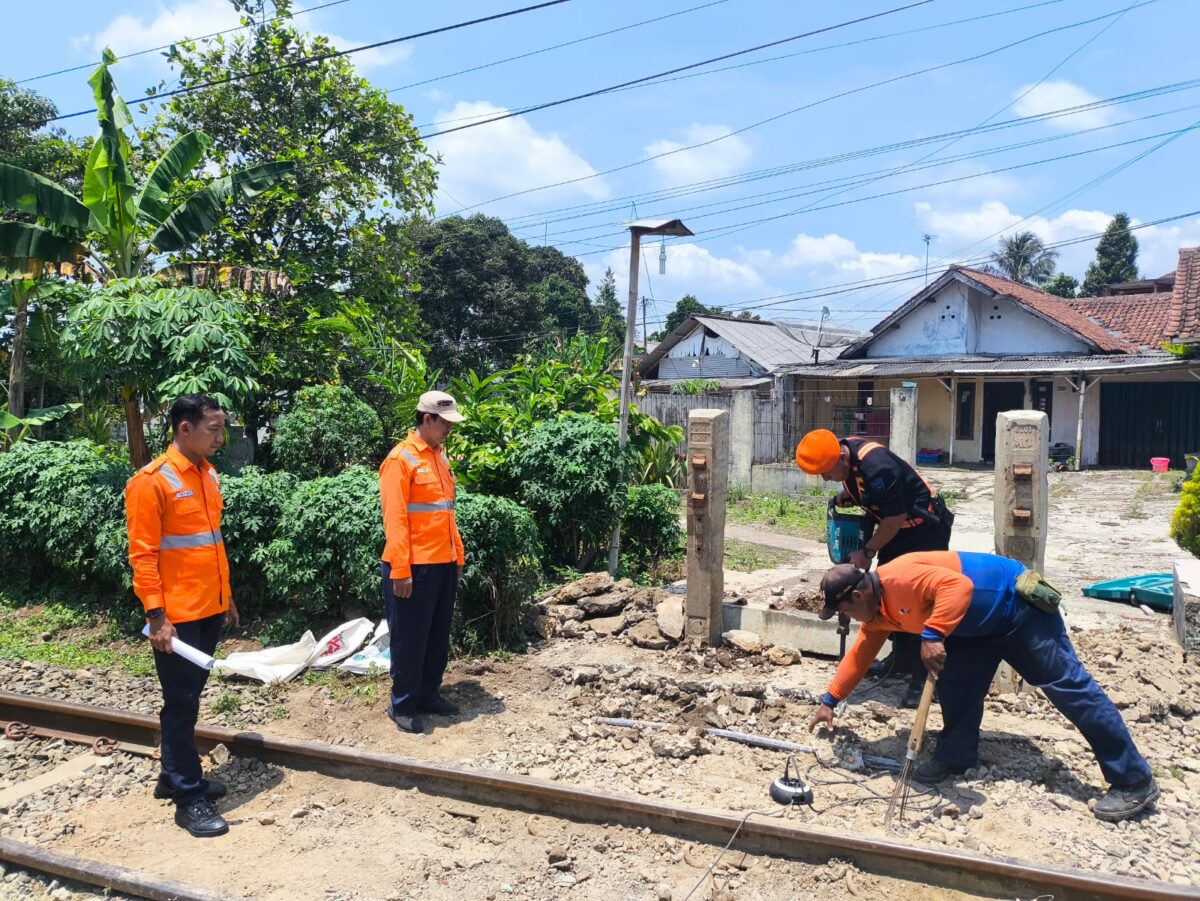 Tingkatkan Keselamatan Perjalanan Kereta Api, KAI Daop 1 Jakarta Akan Lakukan Penutupan 3 Perlintasan Liar dan Lakukan Normalisasi Jalur KA