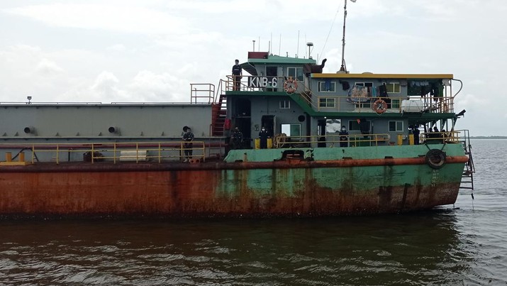 KKP Menangkap Kapal Angkut Keruk Pasir Laut di Pulau Rupat