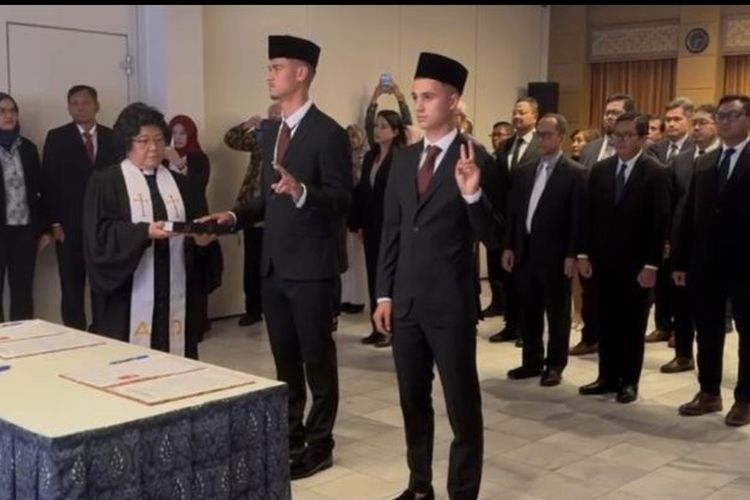 Mees Hilgres dan Eliano Resmi Jadi WNI Siap Bela Timnas Indonesia
