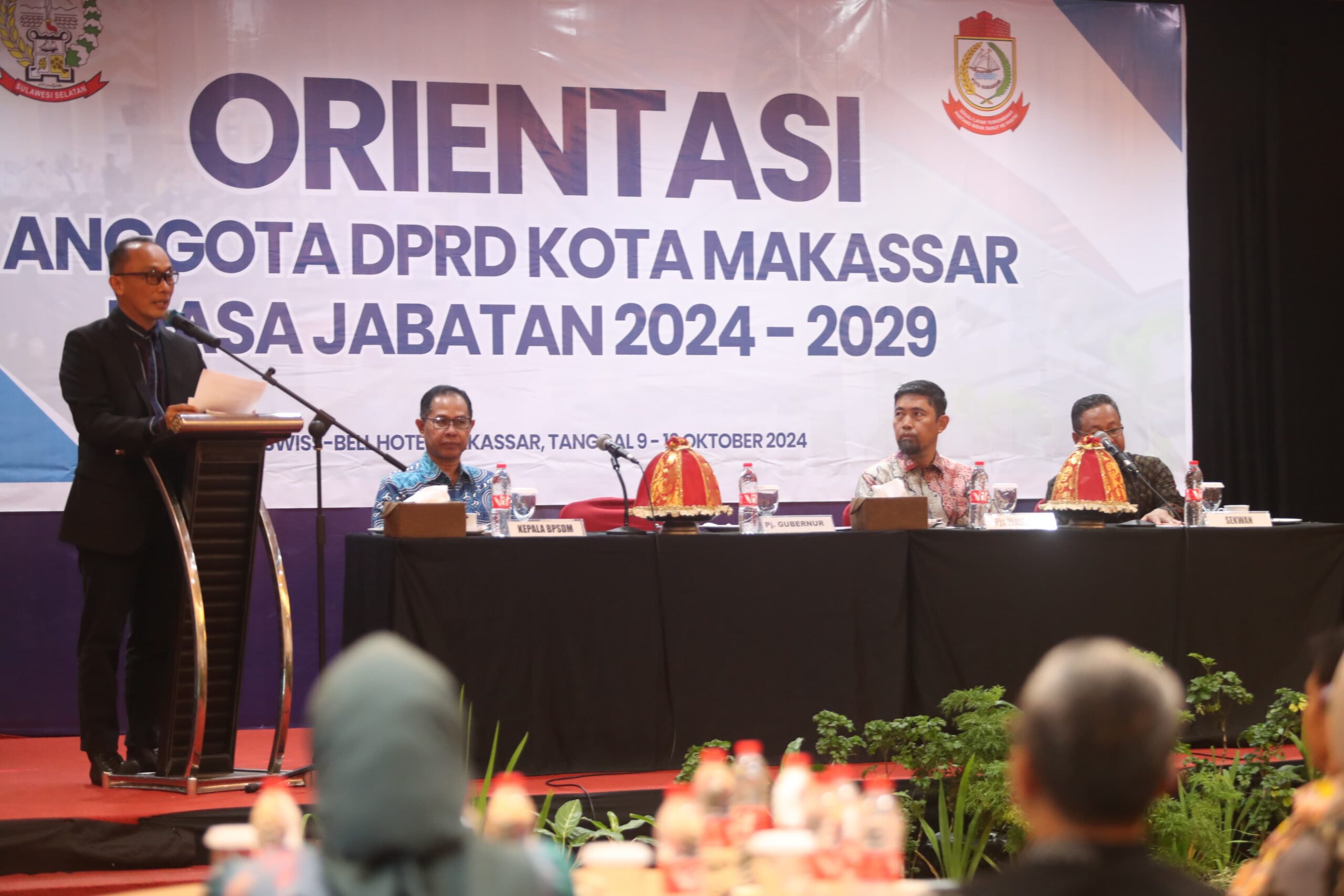 Pjs Wali Kota Makassar Saat Menghadiri Orientasi Anggota DPRD Kota Makassar