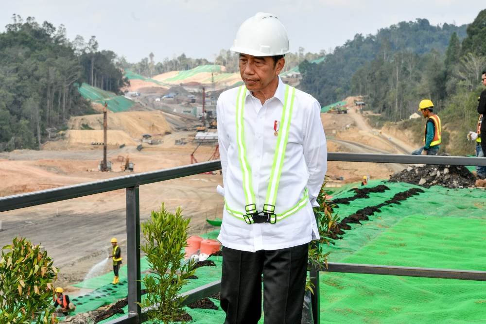 Presiden Jokowi Saat Meninjau Proyek Tol IKN