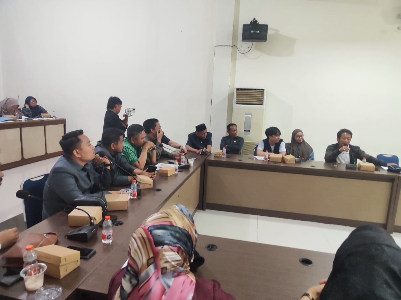 Rapat Dengar Pendapat (RDP) Antara DPRD Polman Perwakilan Dinas Pendidikan Kepala Sekolah dan Gabungan LSM Sulbar