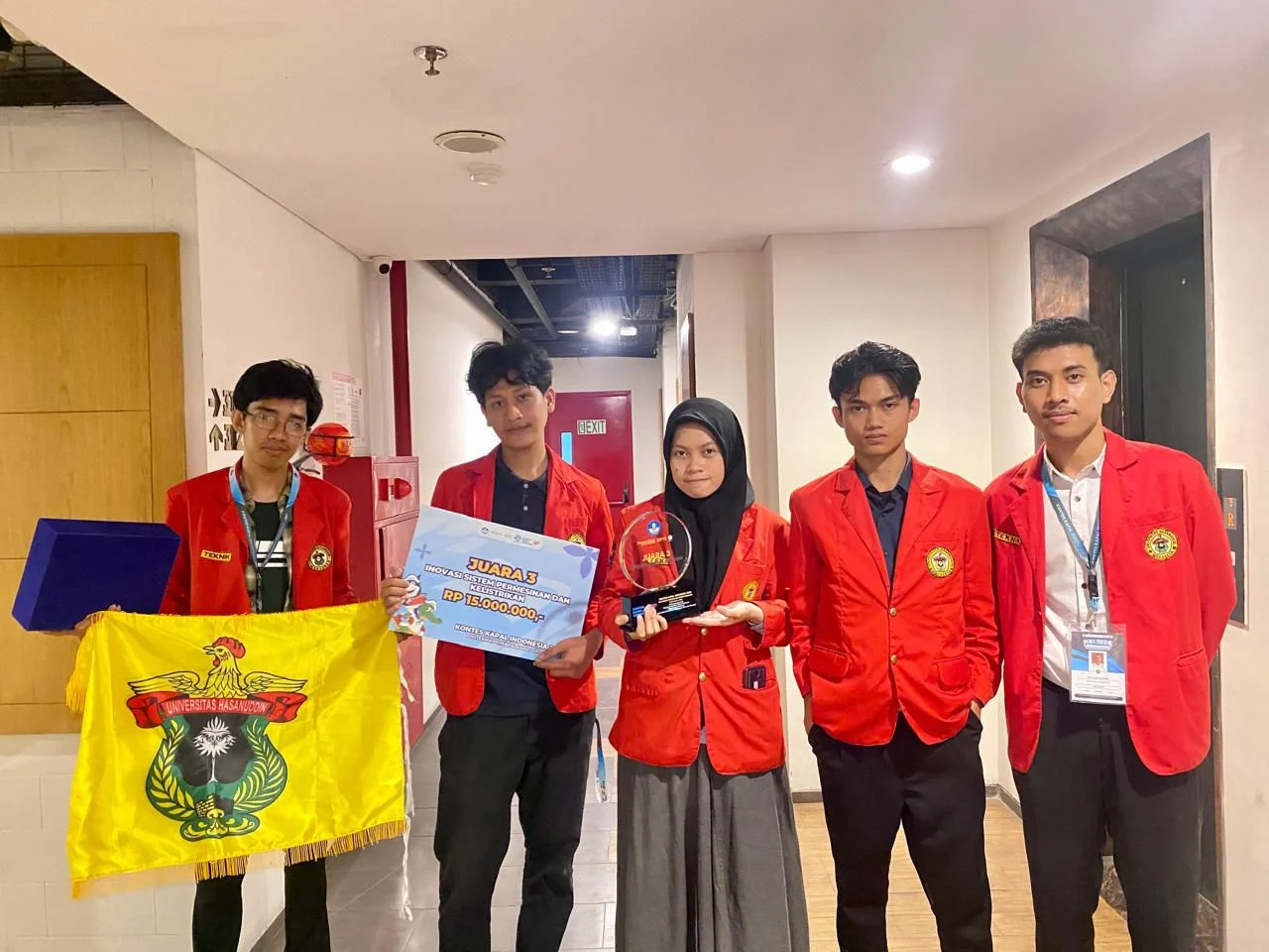 Tim Aquaman09 Unhas Raih Gelar Juara di Kompetisi Kapal Indonesia 2024