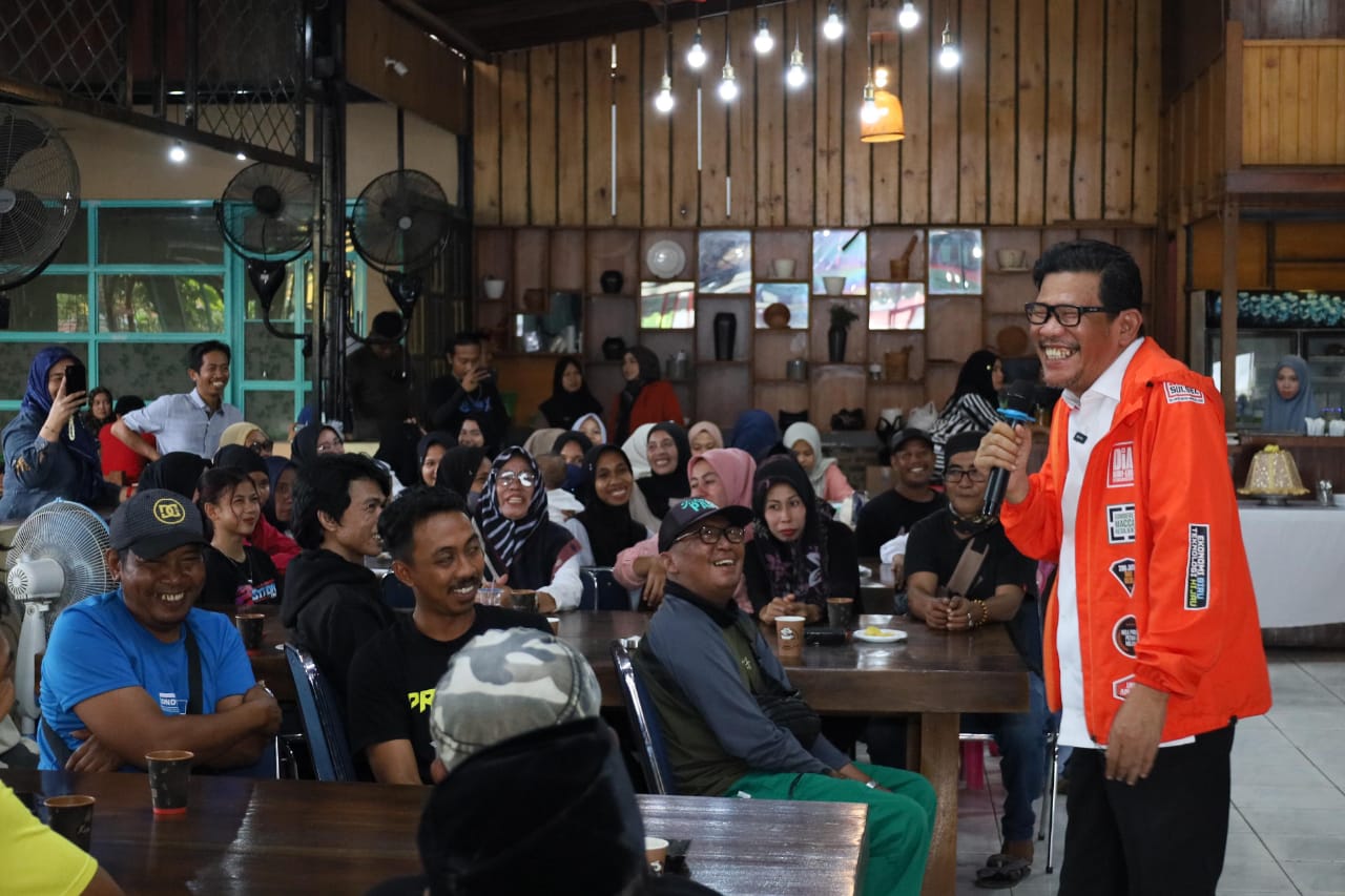 Meriah Warga Sambut Azhar saat Kunjungan Politik di Sengkang