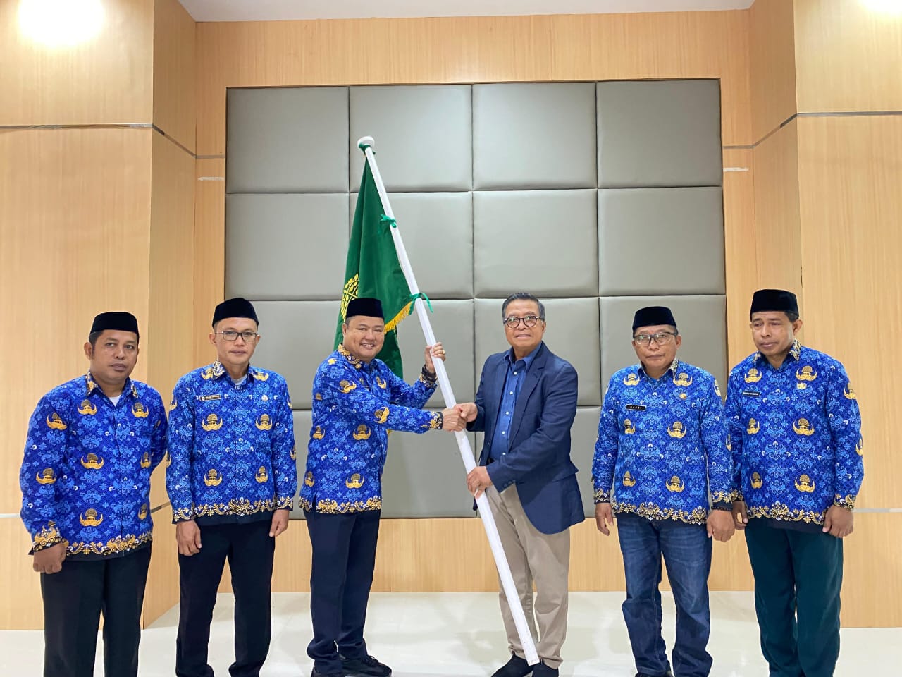 Lepas Peserta MTQ Korpri ke Palangkaraya, Sekprov: Jaga Kekompakan