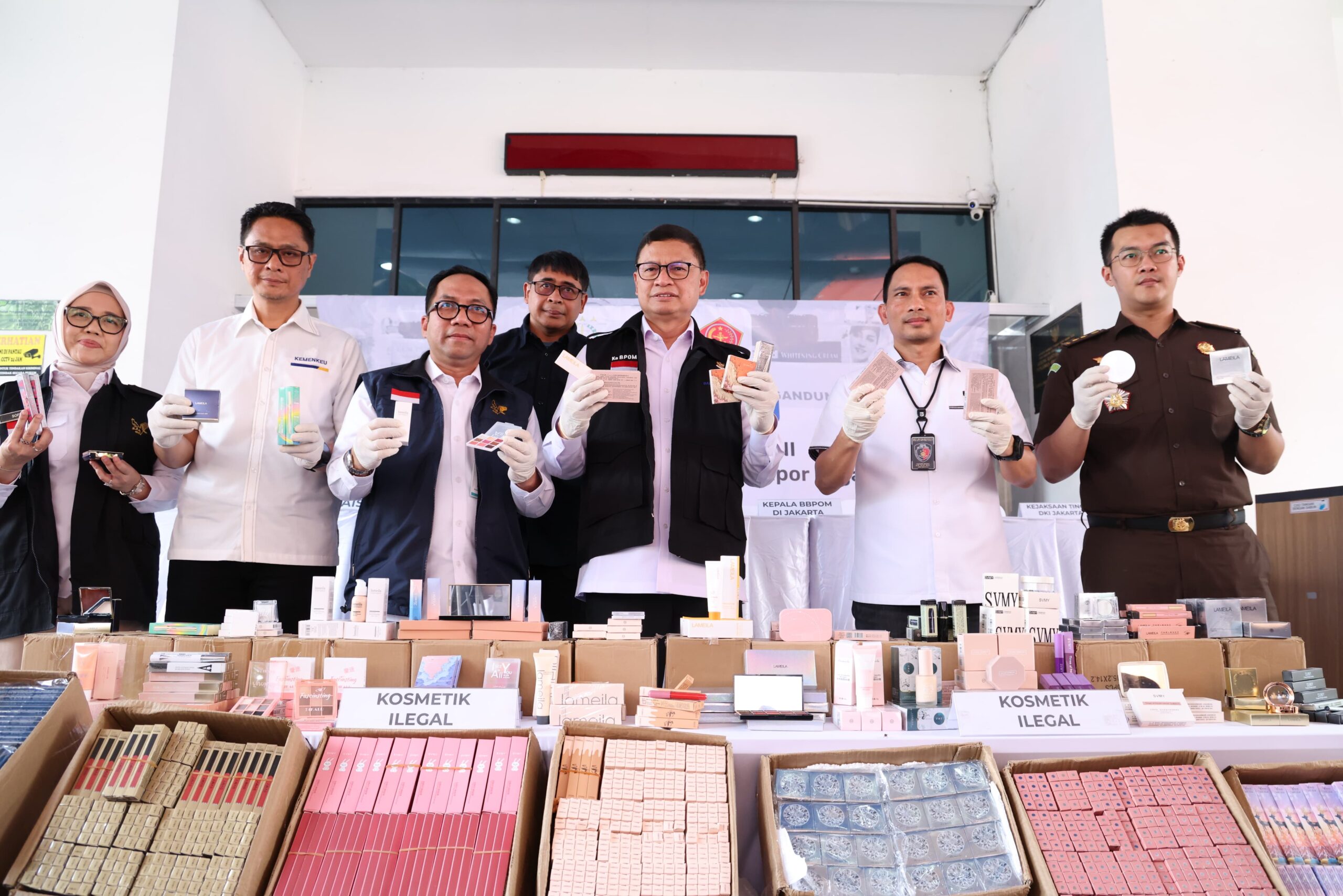 Kepala Badan Pengawas Obat dan Makanan (BPOM), Taruna Ikrar