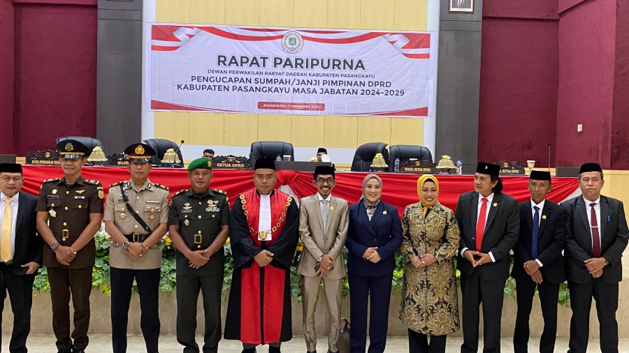 St Suraidah Suhardi Mengikuti Paripurna Istimewa untuk Pengambilan Sumpah Pimpinan DPRD Pasangkayu 2024-2029