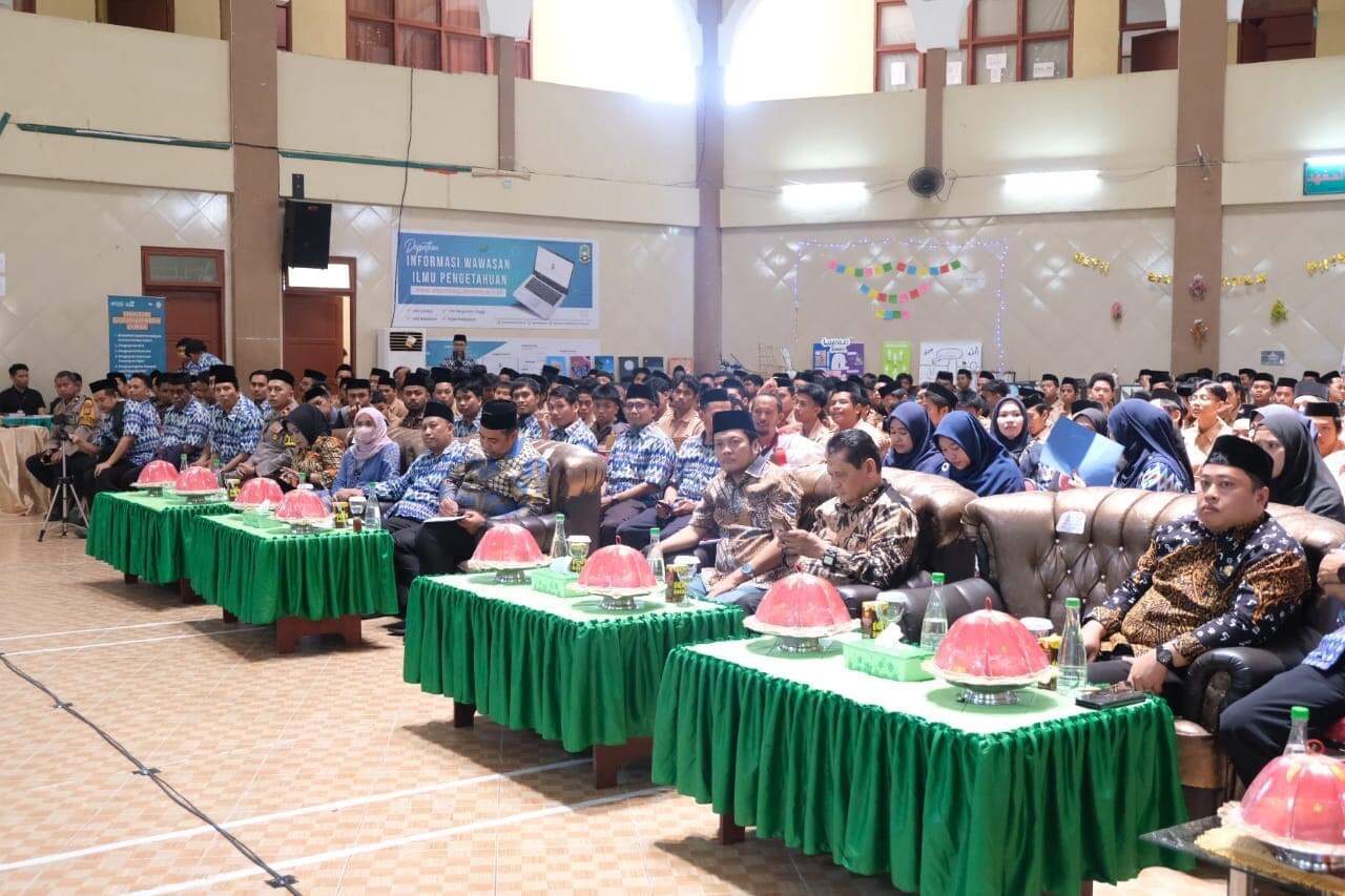 Bupati Chaidir Hadiri Literasi Santri dan Festival Menulis & Karya