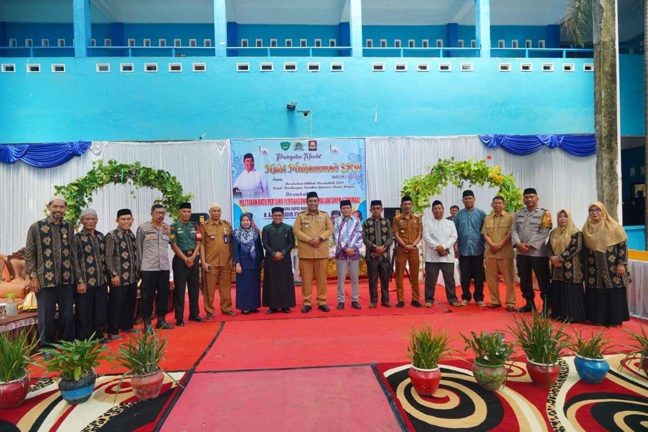 Bupati Chaidir Syam Hadir Dalam Peringatan Maulid di SMPN 1 Maros