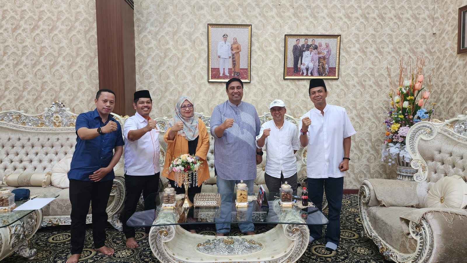 Bupati Maros Chaidir Syam Saat Menerima Kunjungan Panitia Halal Bihalal IKA Unhas
